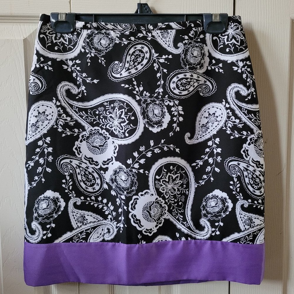 Size 4P Black and White Paisley Skirt with Purple Trim